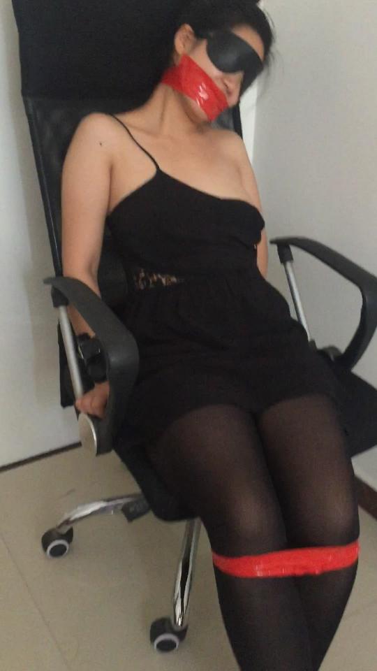 [jzz1992] Tying Up My Wife ©jzz1992<br><br>Summary:<br><br>Finally I have time to play with my wife. She has bondage fetish as well, so we are having a great time in life. To share the enjoyment and the feeling that we both had to the people that have the same fetish as us, we decided to record them. So this time we are gonna play various bondage positions. Hope you will enjoy this.<br>