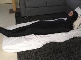 Morgan tight tv bondage Morgan 全身被包裹在木乃伊拘束睡袋中无法动弹看电视<br><br>Morgan watching tv in darlex bondage<br><br>http://www.qualitycontrol.cc/Preview.php