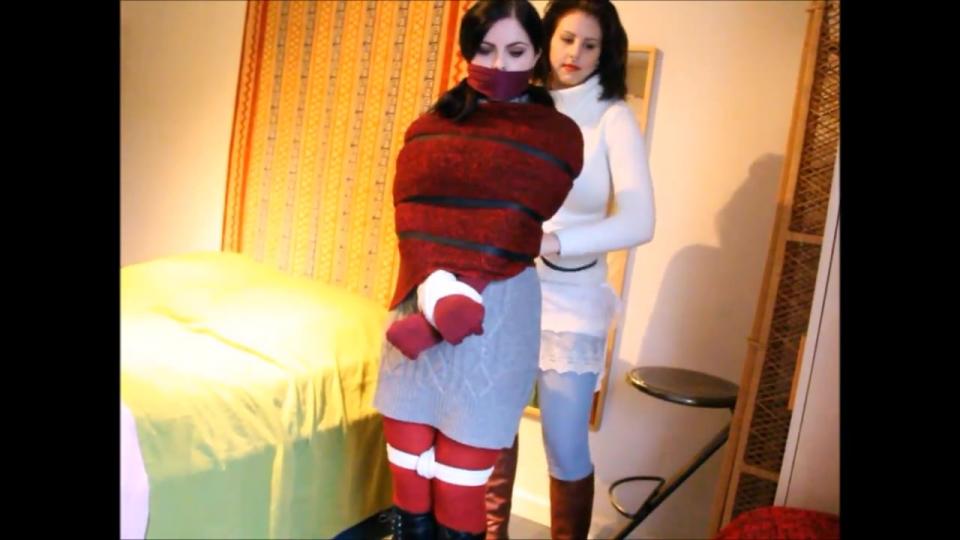 I WOULD LIKE TO BE MUMMIFIED IN WOOL SCARVES aaa-wool-bondage站视频I WOULD LIKE TO BE MUMMIFIED IN WOOL SCARVES<br><br>Suzanna喜欢自己被木乃伊拘束那种不能移动的感觉的感觉，而Cathrin要来帮助她实现愿望<br><br>再点就是付费页面<br>http://aaa-wool-bondage.com/wool_galleries.html