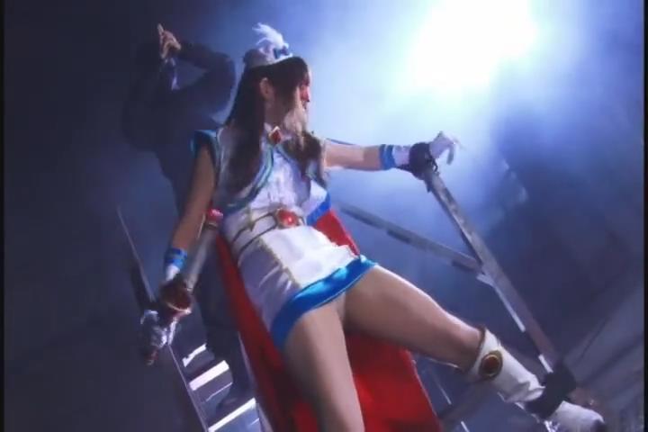 魔法美少女戦士フォンテーヌ 作品名称：魔法美少女戦士フォンテーヌ<br>发行商：ＧＩＧＡ（ギガ）<br>番号：CYCD-02 <br>演员名：栗林里莉 (Ri Ri Kuribayashi) くりばやしりり<br>作品简介：<br>飛び交う手裏剣、襲い来る謎の忍者???可憐な女子校生は力を解き放ち、魔法美少女戦士フォンテーヌへと変身する。一人の男を追って戦いを続ける彼女は、様々な幻術?忍術によって精神を削り取られ、ついに決闘へ???。激しいアクションと奇想天外なストーリー！美少女の戦いはいかなる決着に？！［ＢＡＤ　ＥＮＤ］