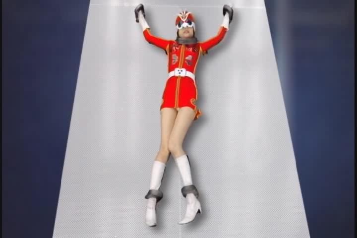 仮面セイバー＆ビークル　抹殺計画 作品名称：仮面セイバー＆ビークル　抹殺計画<br>发行商：ＧＩＧＡ（ギガ） <br>番号：GMMD-10<br>演员名：杏紅茶々/優木あおい<br>作品简介：<br>悪の軍団マダーはトップアスリートたちを拉致し、ロボット工学の世界的権威者：須郷博士を利用して最強の改造人間軍団を造り上げ、世界征服を計画。中でも最高のパワーを備えたセイバーは博士の愛娘：堂本舞であった。マダーの一員となるべく洗脳処置されるその時、女戦闘員の一人が謀反を起こし、舞を救う。行く手を阻む怪人に盾となり、二人を逃がす博士。拒む舞を連れ逃亡する女戦闘員：蓬莱薫も改造手術を受けた電磁人間ビーグルだった。やがて二人は世界平和を守るヒロインとしてマダーの野望をことごとく打ち砕いてゆく。数年後、ついにマダーは究極の殺戮マシン兵器キラーを完成させる。ヒロインたちのあらゆる攻撃をもはね返すキラー。セイバーの窮地にビーグルは自ら犠牲となる最終技を繰り出した。力尽き横たわるビーグルを抱き泣き叫ぶセイバー。しかし、その二人の前にキラーが悠然と立ち上がった???［ＢＡＤ　ＥＮＤ］