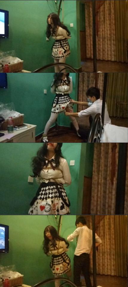 原本想玩吊缚但人手不够妹子也怕摔  尝试了几次始终还是怕就换了开腿捆绑鞭打振动棒跳蛋虐阴 原本想玩吊缚但人手不够妹子也怕摔  尝试了几次始终还是怕就换了开腿捆绑鞭打振动棒跳蛋虐阴<br>    没有把玩吊缚失败的过程截掉，全过程都在视频里，望大家勿吐槽。<br>