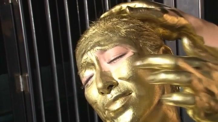 金粉アナル奴隷 松本まりな 識別碼: BUG-008<br>長度: 135分鐘<br>導演: あばしり一家<br>製作商: バミューダ<br>發行商: ゴールドバグ<br>系列: 金粉奴隷○○<br>類別:單體作品 肛交 成熟的女人 第一人稱攝影 其他戀物癖 性奴 高畫質<br>演員:松本まりな<br>强制调教项圈佩戴金粉奴隶秘书～！