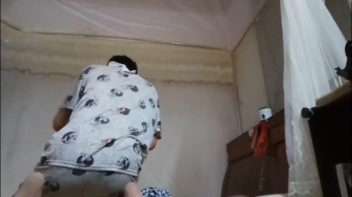 爱剪辑-丝袜全包 此视频是9月2日临时随便拍摄的，没有做什么准备。调教装备全部放在家里没有拿来。也没有用手机支架，拍得不是很好。