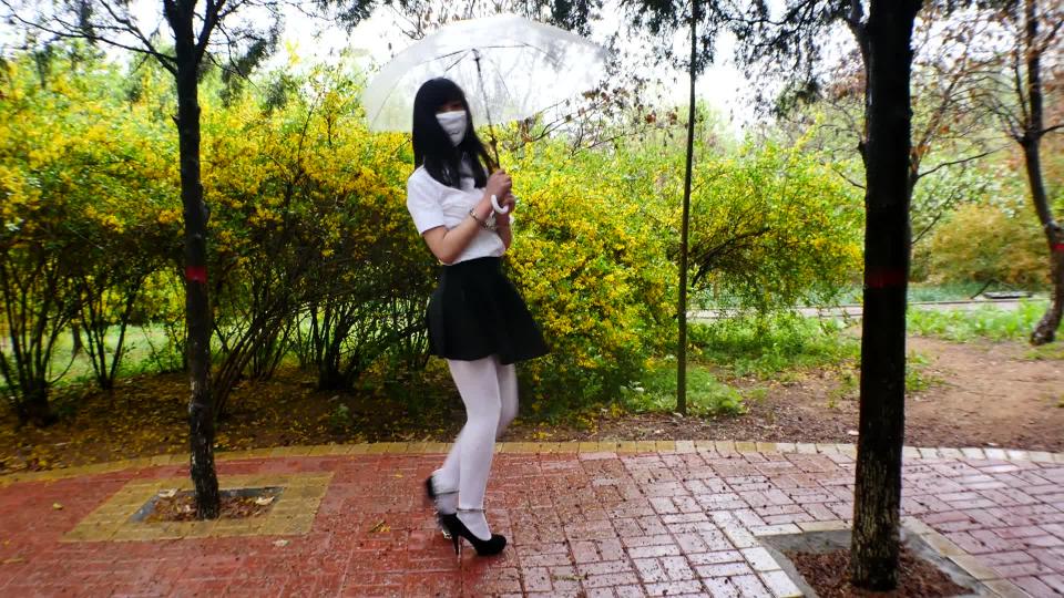 魔法摄影工坊---雨天小漫步(下) 下雨天戴着镣铐漫步公园中<br>QQ1136144964