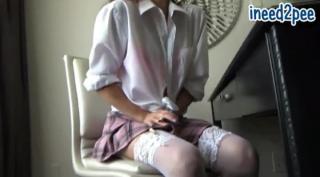 白丝少女一边读书一边憋尿跳蛋刺激最后高潮失禁 白丝少女一边读书一边憋尿跳蛋刺激最后高潮失禁