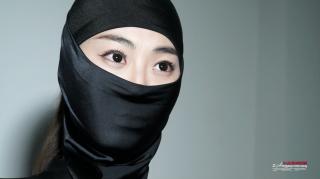 影片龙虎门-之魅影 本视频讲述的是一个日本女特务潜入侦查的故事，此视频题材新颖，画质清晰，女主角人长得漂亮，而且穿上夜行衣之后更透露出一种神秘的美感！