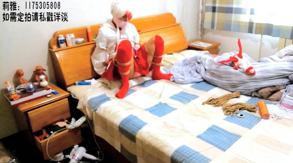 【莉雅的自缚之作】拉帝亚斯 COSPLAY 紧缚挣扎，足兆蛋，M字开腿，多层胶带 拉帝亚斯(红水都)：莉雅<br>编号：liya-005<br>剧情简介：自缚，M字开腿，足兆蛋，日式，胶带<br>后面的碎碎念：大概介绍下，网上意外看到了M字开腿的，绑法，自己试了下，顺便穿了不止一层胖次，觉得看到胖次的，可以不用那么兴奋，这跳蛋相当舒服来着~~~衣服大小深深地讽刺了咱的体型，受到了成吨的精神打击。<br>喜欢咱可以戳咱的名字看咱的其他视频~~~<br>视频尺寸：1920*1080	<br>视频大小：3530M/1290M<br>视频时间：00:49:06<br>解压密码：liya