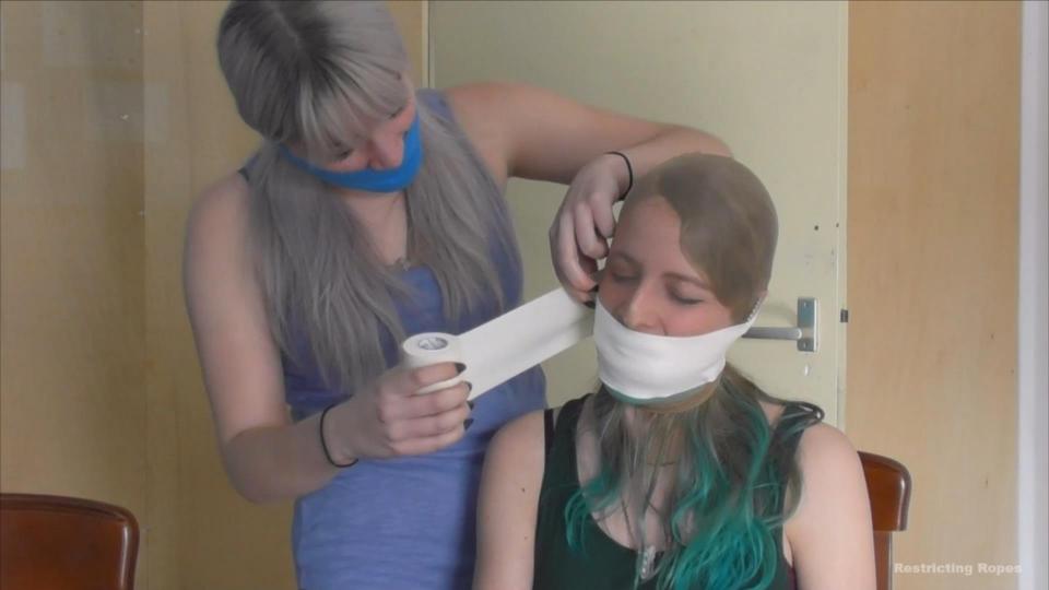 Luna Grey & Violet Haze - Gag testing part 2 HD Luna Grey & Violet Haze - Gag testing part 2 HD<br><br>From: Restricting Ropes <br><br>Luna Grey和Violet Haze堵嘴实验，两个妹子在家用可种各样性感的内裤往对方的嘴里塞，然后再用胶带和纱布将嘴紧紧的蒙住，最后在头上套上丝袜。<br><br>购买地址：https://www.clips4sale.com/studio/113014/17621014/Luna Grey & Violet Haze - Gag testing part 2 HD
