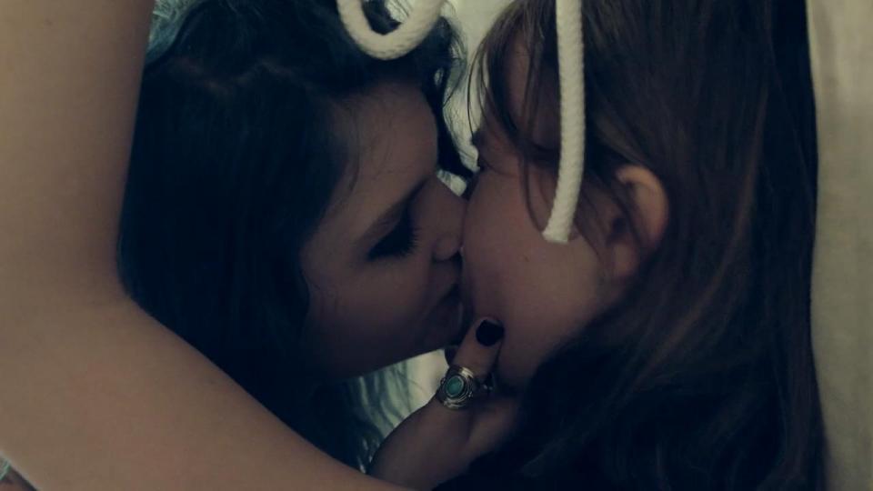 JADE HUNT 3 - full movie JADE HUNT 3 - full movie<br><br>From: Wagner Productions <br><br>欧美原创的网络微电影，剧情和拍摄效果都比一般的片子好，片子里面还自带英文字幕。<br><br>一个妹子诱骗另一个妹子加入自己的电影事业，实际上这是一个陷阱，她用加了迷药的饮料将她迷晕后捆绑在家里，然后对她进行各种拍摄和虐待来满足自己的客户需求。<br><br>购买地址：https://www.clips4sale.com/studio/105874/16987056/JADE HUNT 3 - full movie