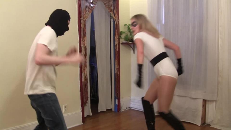 Super Vika Captured! Superheroine Damsel in Distress 工作室 Doom Maidens Wrestling<br>来源 https://www.clips4sale.com/studio/47489/17660010/Super Vika Captured!  Superheroine Damsel in Distress<br>模特 vika<br>简介 在此片中，模特将饰演一位超级女英雄，在家休息时偶遇歹徒袭击，经过几番搏斗，模特被歹徒用绳索捆绑，女英雄大意被俘，他是否能够挣扎逃脱。