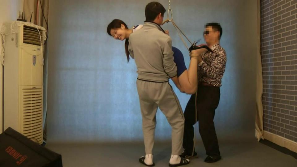 [Art Of Bondage] Ms. Lin's first attempt ©Art of Bondage<br><br>Video Resolution: 1920*1080<br><br>Video Duration: 59 mins, 59 secs<br><br>Featuring: stocking, foot fetish, high heels, breast bondage, box tie, one-leg suspension, suspension bondage, Chinese wuhua bondage, crotch rope, and OL uniform