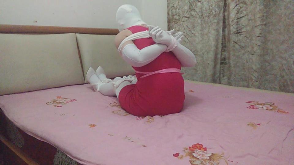 [Jingdong] Self Invented High Position Self-Bondage Position Tutorial ©Jingdong<br><br>Summary:<br><br>This is my second video to showcase the self bondage positions that I created a long time ago. This bondage positions is a variation of high position tie, which is a classic Chinese bondage position, usually used in interrogation during the good o'day. The key point for this bondage position will be the rope behind the neck, which could exponentially increase the difficulty of self-bondage and self-rescuing if it is not tied properly.  The video has a full tutorial about the bondage position you are about to see. Hopefully you will enjoy the show.