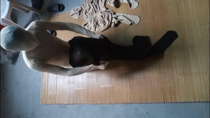 爱剪辑-首次自缚丝袜全包 自己首次的自缚丝袜全包体验。本打算五层丝袜全包的，在第四层套不上，最后只能套到胸口就直接套上第五层，只做了四层全包。这次只是试拍，花样可能会增多。不喜勿买。
