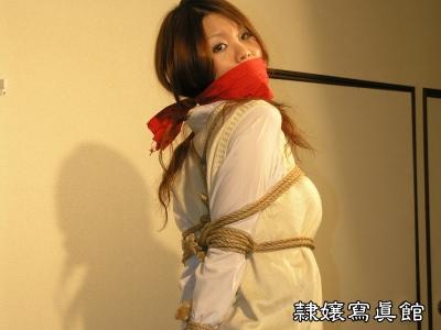 【隷嬢寫眞館】 DSGA-004 - さるぐつわ 4 备注：已剪辑 剩余时间78分钟 隶娘完结 购买地址：http://www.reijoh-shashinkan.com/Bekkoame/DVD/view_dsga004.html<br>品番 : DSGA-004<br>タイトル：さるぐつわ４<br>TITLE : The Cloth Gag 4<br>時間：90分<br>価格：5880円（税込）<br>制作: 隷嬢寫眞館<br>メディア: DVD-R<br>キーワード: ボンデージ、ＳＭ、監禁、縛り・緊縛、拘束<br>出演：柳澤沙耶香/水原雪/高月舞子/夏川梨花/相田ななこ/天城春花/芹沢優花<br>01「肌色のタイツ」( Flesh-colored Tights ) (17min)　出演：柳澤沙耶香 ( Sayaka Yanagisawa )<br>02「隷嬢秘縛篇 水原雪 より ニーハイブーツ篇」( Chapter 2 ) (17min)　出演：水原雪 ( Yuki Mizuhara )<br>03「隷嬢秘縛篇 高月舞子 コギャル篇（抜粋）」( Maiko in High-School ) (10min)　出演：高月舞子 ( Maiko Takatsuki )<br>04「夏川梨花の猿轡学習」( Gag Study of Rika ) (14min)　出演：夏川梨花 ( Rika Natsukawa )<br>05「トップレス・ボンデージ 悶 相田ななこ」( Nanako in Bondage ) (15min)　出演：相田ななこ ( Nanako Aida )<br>06「クノイチの危機（部分）」( The Crisis of Female Ninja ) (5min)　出演：天城春花 ( Haruka Amagi )<br>07「隷嬢秘縛篇 芹沢優花 より Chapter 1（部分）」( Chapter 1 ) (１0min)　出演：芹沢優花 ( Yuhka Serizawa )