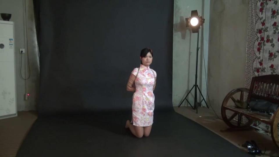 [Bondage Fate] Wenxuan's First Attempt Of Bondage ©Bondage fate<br><br>Starring. Wenxuan<br><br>Featuring: stocking, foot fetish, Chinese wuhua bondage, high position tie, high heels, cheongsam, metal bondage, handcuff, breast bondage, and box tie