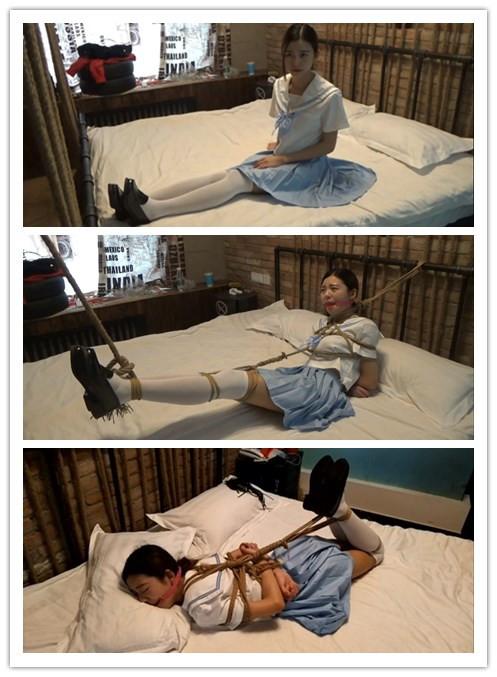 #人见人爱的苏媚#  ~人漂亮穿什么都好看~特别配色的学生装^-^ 最近真是得了懒癌，屯了好几部片子也没有发的欲望，图也不想截，封面也懒的做。不过视频还是比较精彩的，随心哥的当家花旦苏媚妹子，有颜有身材。找了一身特别配色的学生装，穿上以后像初中生，看烦了传统经典配色学生服的，可以看看这个颜色。。。。<span style='color:#b0b0b0;'>[隐藏文字，购买后可见]</span>