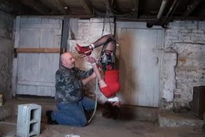 hunter hang suspended hunter hang suspended 地牢的驷马倒掉悬挂 非常有创意 非常精彩 模特忍耐力真实强 
