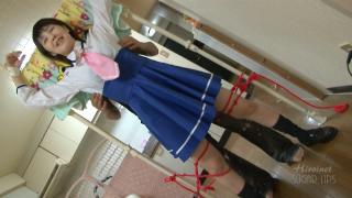 スマイル○リキュア　くすぐりずむ サークル 	ヒロイネット<br>作者 	Hiroinet<br>画像数&ページ数 	7.12min.<br>配信開始日 	2013/05/21<br><br> 	両手足を拘束された少女<br>背後から腕を掴み徐々に脇の下へ這わせてゆく<br>今にも泣き出しそうなそうな表情で体を震わせる<br>容赦なく脇腹からスカートの中へ手を這わせ続ける<br>少女の中に芽生え始めた未知の感覚<br>その感覚を高めるべく電気マッサージ器のスイッチを入れ押し当てる<br><br>1280*720 2Mbps<br>7.12Ｍｉｎ<br><br>參考地址：http://dl.getchu.com/i/item22388