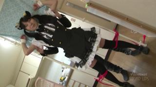 猫耳メイド　電マ調教 サークル 	ヒロイネット<br>作者 	Hiroinet<br>画像数&ページ数 	14.32min.<br>配信開始日 	2016/10/15<br><br>両手足をスタンドポールに拘束する。背後から脇の下をくすぐるとぷるぷると反応する少女。スカートを上げ股間を前後にマッサージすると恥じらいの表情を浮かべる。電気マッサージ器の振動を加える。ガクガクと腰が前後に揺れる度耳の鈴がちゃりちゃりと音を立てる。フリルたっぷりのパニエの中の薄手のフリルショーツ越しにマッサージ器の振動を意地悪にこすり付けると…<br><br>1280×720　4Mbps ハイビジョンムービー<br>収録時間14.32min.　458MB<br><br>購買地址：http://dl.getchu.com/i/item45297
