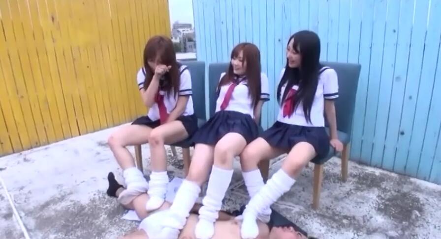 真夏のルーズ蒸れ蒸れJK激酸っぱい足臭虐め 真夏のルーズ蒸れ蒸れJK激酸っぱい足臭虐め<br>メーカーセカンドフェイス<br>ーカー品番：<span style='color:#b0b0b0;'>[隐藏文字，购买后可见]</span><br>几位学生少女用原味白袜虐待调教M男！
