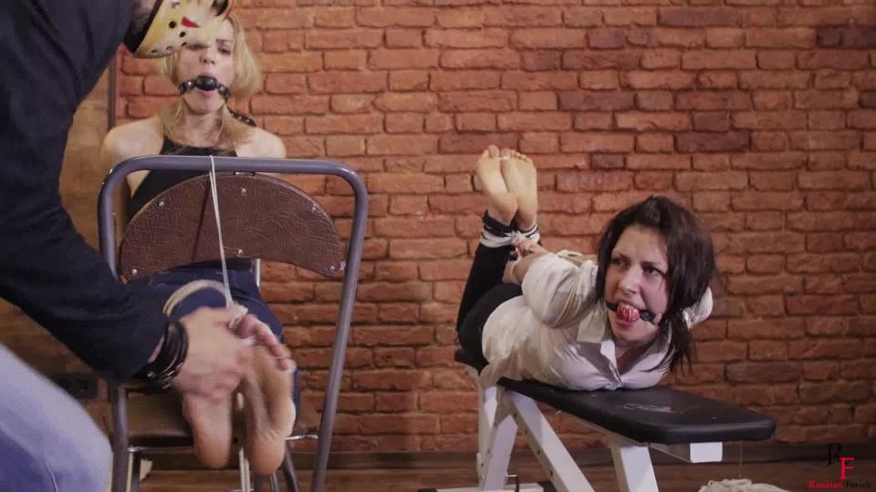 RussianFetish - Dubious detectives in trouble. Fetish movie I 购买链接：https://clips4sale.com/studio/28730/18279870/Dubious-detectives-in-trouble--Fetish-movie--FULL-HD-MP4-<br>俄罗斯美女侦探被蒙面人绑架tk，同伴找到她的下落之后，不但没有解开绳索，反而对她进行tk，随后自己也被蒙面人捆绑TK，内容十分丰富值得一看，喜欢TK和堵嘴的朋友不要错过<br>原文件过于庞大，多次上传失败，所以将视频进行了压缩<br>