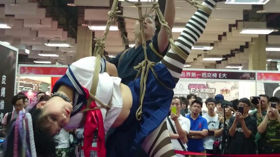 The Live Bondage Show In Public 