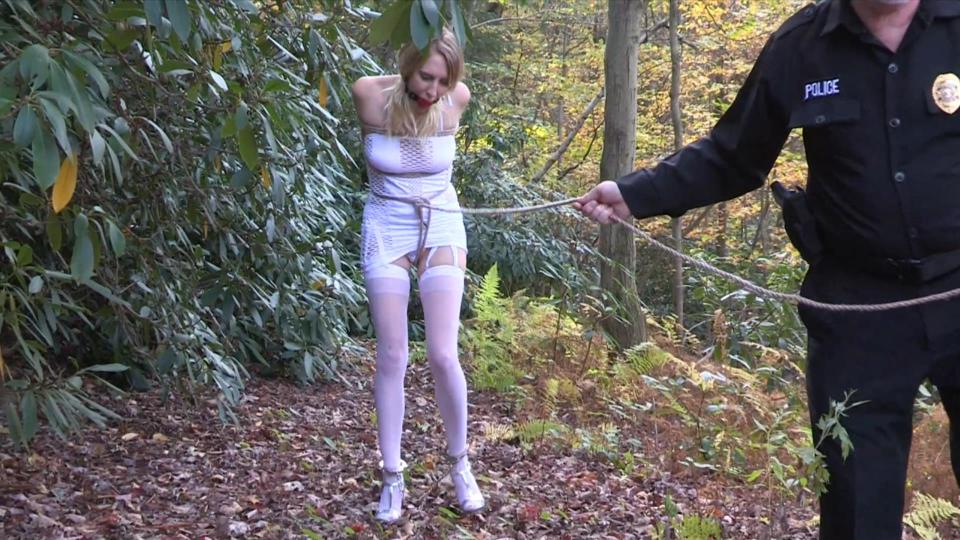 The Witness (MP4 1080p) - Cadence Lux The Witness (MP4 1080p) - Cadence Lux<br><br>From: Beauties in Bondage <br><br>Beauties站剧情大片<br><br>一个腐败的警察下班的途中发现一辆白丝小姐姐驾驶的车，因为她超速了，于是上前准备给她开罚单，但是途中小姐姐不停的抱怨，这个警察于是拿出手铐和口球对付她，在准备将她带往警局时警察接到一个电话，电话是一个黑帮组织成员打来的，说他扣留的这个小姐姐是他们老大犯罪的污点证人，于是这个腐败的警察就把小姐姐带往安全屋捆绑囚禁了一晚上，第二天，腐败警察又接到电话，这次给他下达的命令是“灭口”...<br><br>购买地址：https://www.clips4sale.com/studio/33391/18547809/The Witness (MP4 1080p) - Cadence Lux
