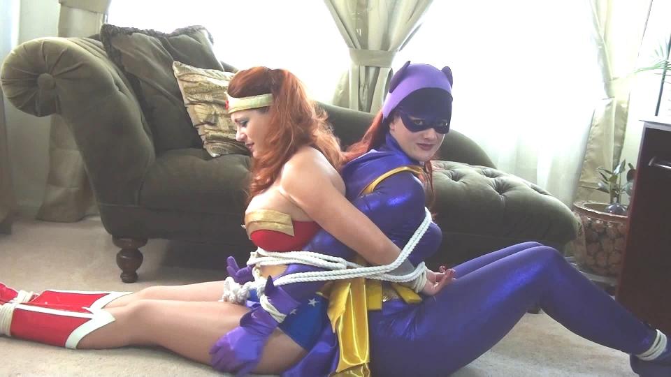 Traitor II "The Reformed Batgirl" - Part 1 of 3 Vivian Ireene Pierce站视频Traitor II "The Reformed Batgirl" - Part 1 of 3<br><br>蝙蝠女和神奇女侠被捆绑在了一起，在挣脱了束缚后蝙蝠女却背叛了自己的同伴<br><br>https://www.clips4sale.com/studio/16725/13953515/Traitor II 