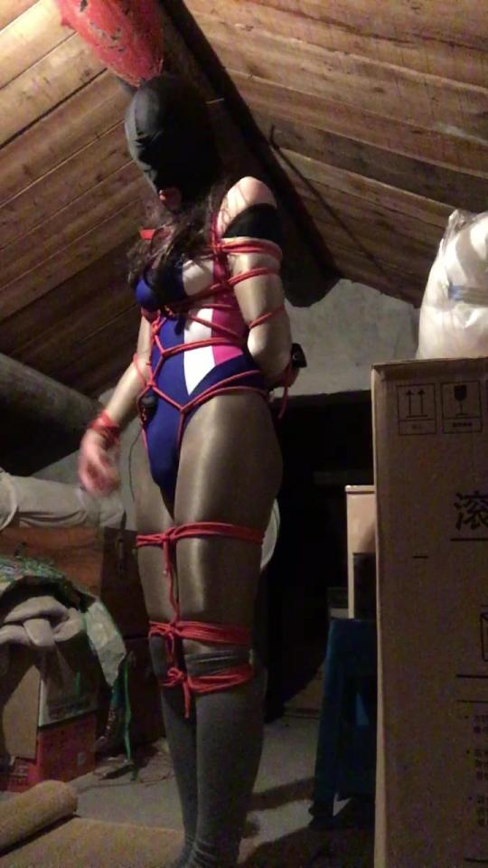【cd小美】全身自缚定时锁差点就玩脱了。 找到一个废弃的阁楼，然后再里面自缚，本次自缚把自己限制的太死，差点解不开，当时内心那个感觉，还好绳子松了脱了困。真的 请注意安全 各位同好。<br>也想找一个上海浦东有地方玩的同好一起。