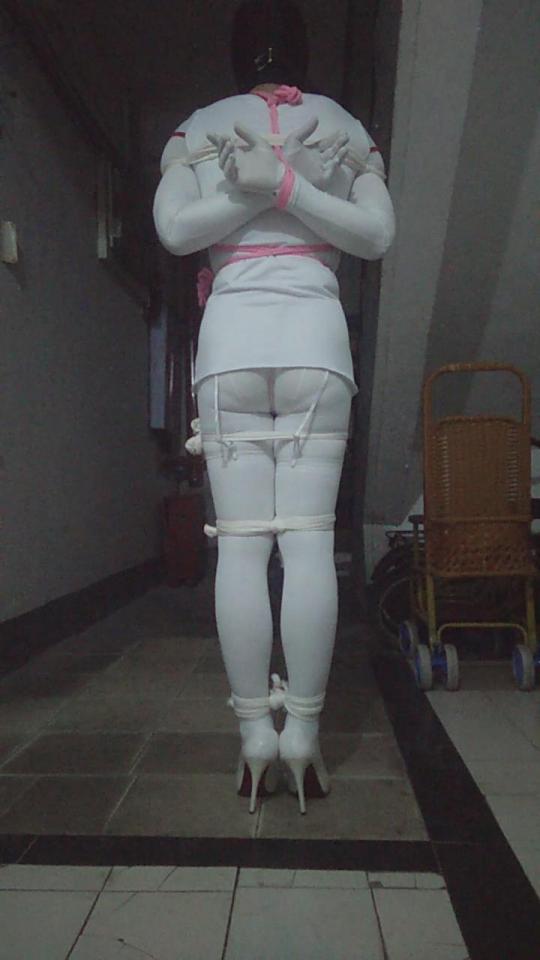 [xiexiaocan] Let's Try: Outdoor Self Bondage In Nurse Uniform ©Xiexiaocan<br><br>Summary:<br><br>Today's self-bondage location is the entrance of our neighborhood, and the time is about 12 am estimate speaking. I have not tried self-bondage in high heels before because I was concerned about the loud noise that possibly produced by the high heels, but I still wanted to give it a try. The bondage position for today is high position tie, an ancient bondage position in China for interrogating the prisoners. It is a really abnormal experience for me since it is my first time tries self bondage in high heels, and the noise is surprisingly acceptable.