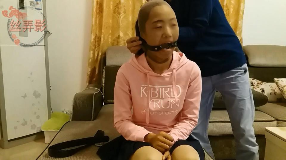 全包噩梦 原创作品内部交流，严禁转载，作品介绍，女女从客厅一直被绑到卧室，过程不断换丝袜，其中一段更是精彩不断尺，丝袜细腻尺度诱惑！