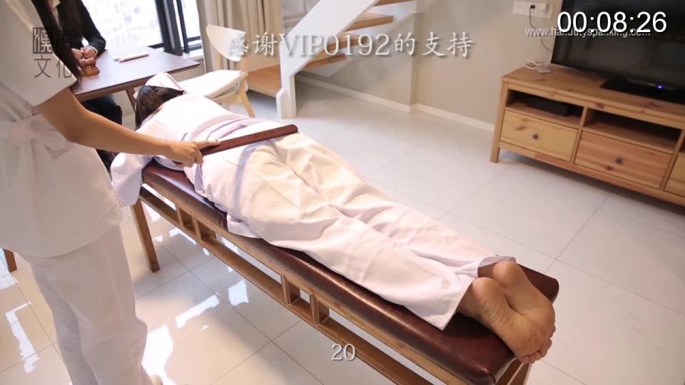 会员特别企划《体罚惩戒局最终章-杖臀全刑》—千代 会员特别企划《体罚惩戒局最终章-杖臀全刑》—千代<br>杖责出品，讲述一堆妹子被打屁股打开花，露出鲜疼的伤口<br>妹子就算啊啊啊的叫也不能放松