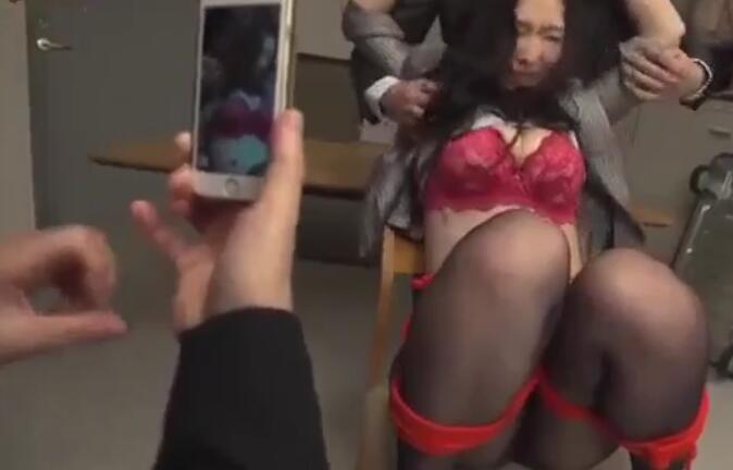胸糞巨乳上司を孕むまでナマ監禁 佐山愛 高慢で短気な女をイカせ続けた3日間 胸糞巨乳上司を孕むまでナマ監禁 佐山愛 高慢で短気な女をイカせ続けた3日間<br>発売日：2018/03/26<br>出演者：佐山愛<br>レーベル：OPPAI<br>品番：<span style='color:#b0b0b0;'>[隐藏文字，购买后可见]</span><br>黑丝美女OL经理被公司男同事拘束调教虐待！