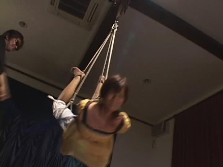 奴隷誓約3 結城凛 番号：<span style='color:#b0b0b0;'>[隐藏文字，购买后可见]</span><br>監督:乱田舞  <br>レーベル:蛇縛  <br>出演者:結城凛 <br><br>美女被吊绑然后鞭打，打屁股