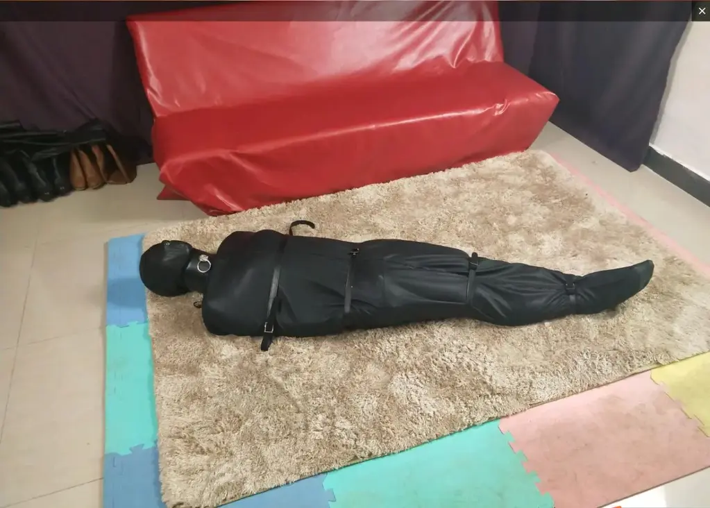 尾巴也别想乱动！完整版 本工作室现已经开通微信号，对于之前联系定拍以及参与拍摄失败的宝宝，说声抱歉，不怕麻烦的话可以再次添加微信：a53967784，联系定拍以及参与拍摄的事宜。<br>片中的伪娘[不可描述]使用了贞操锁，[不可描述]尾巴等道具，并用绳子固定起来，内容包含了全包，驷马等拘束方式。<br>有任何疑问欢迎联系QQ：53967784