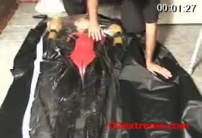 The body bag experiment Breathplay level XXL. Restrained in latex she end up enclosed in a transparent bodybag