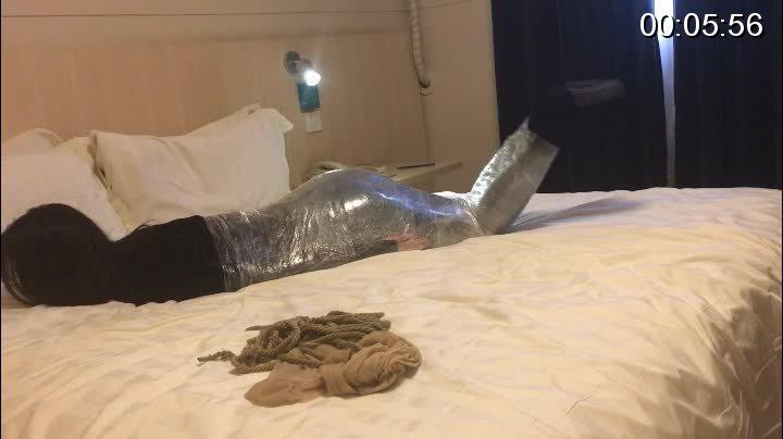小姐姐约拍纪实第三弹 木乃伊捆绑挠脚心 福利福利  