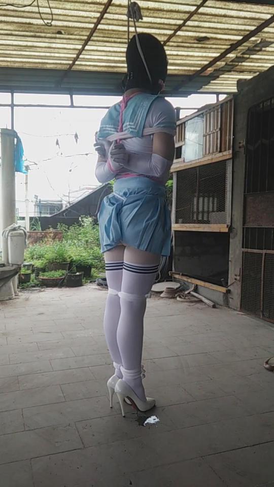 [Xiexiaocan] Let's Try: Self Bondage On The Roof ©Xiexiaocan<br><br>Summary:<br><br>The video was shot few days ago, it was a very early morning so that there is nobody else around the place that I was about to film. Luckily enough there are not too much people doing exercising at that time, so I was really considerably lucky that nobody sees me at there. It was a really interesting experience for me, and I would like to share the journey with you.