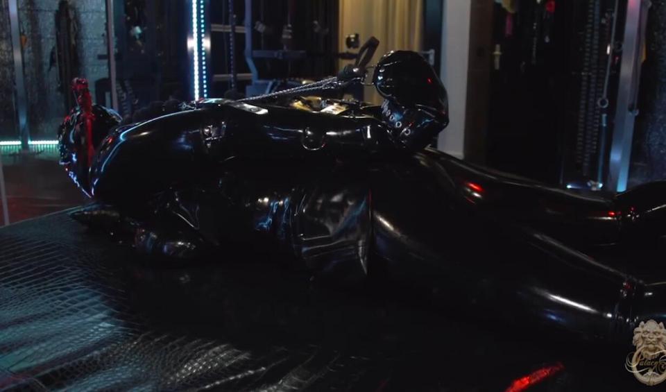 Kates Palace - Alissa Noir - Rubber Whore 2 Kates Palace - Alissa Noir - Rubber Whore 1<br>From:Kates Palace<br>https://www.kates-palace.com/de/arrangements.html（需要开通会员才能进入到当前影片的详情链接）<br>Keywords: Female Domination, Free, Femdom, Latex, Rubber, Alissa Noir, Kates-Palace, Bondage Male, Bondage, Mummification