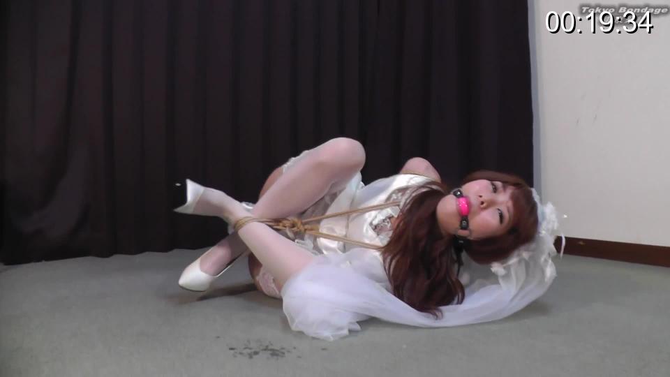 受難のウェディングドレス 隶娘 东京紧缚   下 之前站里有人发过一半 这是另外的一半~<br><br><br>受難のウェディングドレス 梨花 フルバージョン<br>品番：<span style='color:#b0b0b0;'>[隐藏文字，购买后可见]</span><br>監督：スコット・サトー<br>出演者：夏川梨花<br>片名：受難のウェディングドレス 梨花 フルバージョン<br>https://www.xcream.net/item/155424<br>