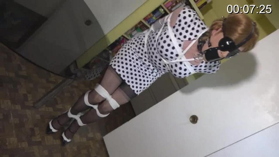 tranniesintrouble-san polka dot kitchen tied、karissa closet  站点tranniesintrouble 两部合集<br>http://www.tranniesintrouble.com/whats_new_previous_03.html、 http://www.tranniesintrouble.com/whats_new_previous_03.html （网站会员制没有更具体的链接）<br>片名：san polka dot kitchen tied、karissa closet <br>时长：17分