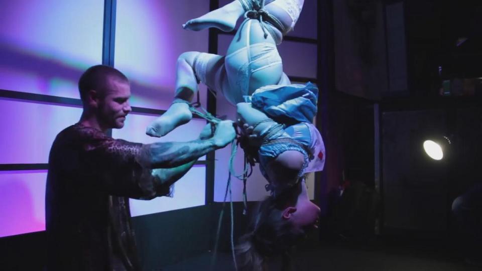 BOUND November 2015 Fred Barbee and OC 2015年11月 佛瑞德和奥西菲尔德在英国展示会表演作品.<br><br>https://vip.esinem.com/?mb=VHJhaWxlcnx8ZTNxMmIxaTdvMG44cTg=