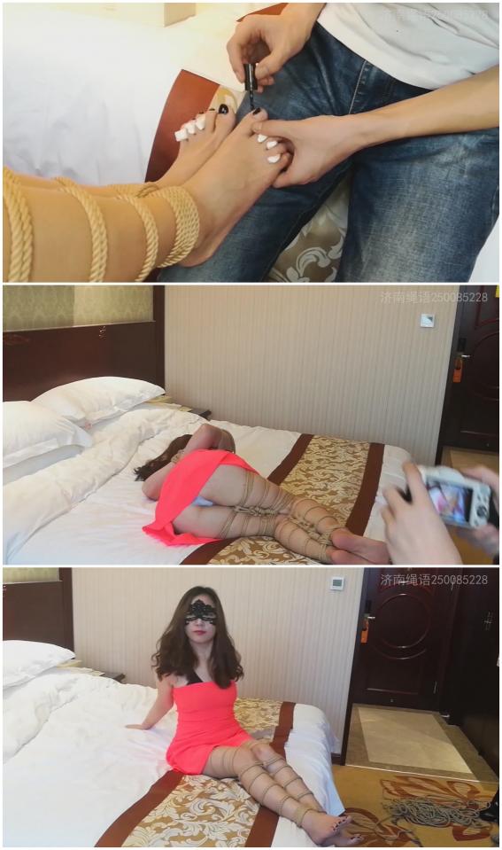 [Peninsula Studio] The Service After Being Tied UP ©Peninsula Studio<br><br>Summary:<br><br>Ms. Qing asked me one day if I could help her to do nail polish for her, but every service comes with a price to be executed, so we decided to film a video that dedicating nail polish, but with a proper twist~ I would consider a video will be a proper payment for what I did for her at that day.<br><br>Please check if you have purchased this video or not before since the video is republished after we removed this video long time ago.