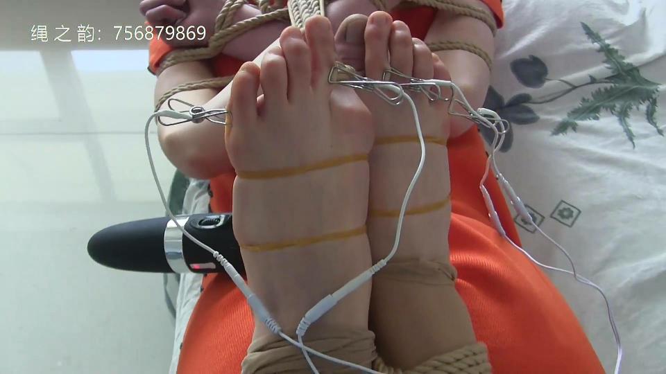 [Bondage Elegance] Loli's Long Time Bondage ©Bondage Elegance<br><br>Summary:<br><br>A video for celebrating Ms. Ling's return. As a loli, she has been naughty for the past few days after she returned from a holiday, and started to ask for some jobs for her. We decided to make her enjoy the bondage for a long time so that she could satisfy and stop disturbing us from our other works. But after we tied up and set up the camera, we forgot to release her, until we heard she yelling in the room. It seems like that she is in a tight situation?