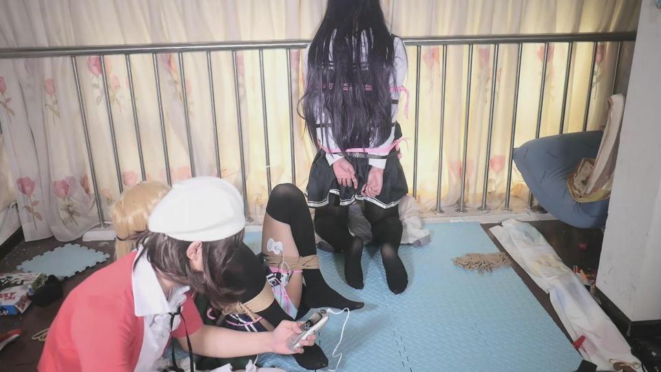【莉雅的紧缚实验】圣人惠X英梨梨X学姐 COSPLAY 败犬就要有败犬的样子   预告！ 预告来着，正片敬请期待~~玩法很多~包括不限于视频中出现的~其他就不剧透啦~~~第一次做预告，有什么不好的地方，请多多指点，杂音在正片中会弄掉的
