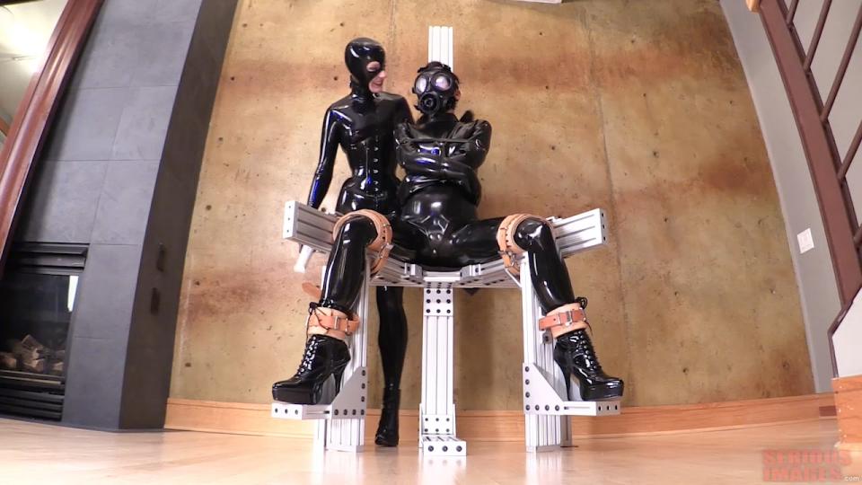 REFLECTIVE DESIRE AND THE ORGASM CHAIR seriousimages站视频REFLECTIVE DESIRE AND THE ORGASM CHAIR<br><br>模特被皮革拘束衣拘束<br><br>详细见截图<br>http://www.seriousimages.com/Updates-External/index.php?sel=40