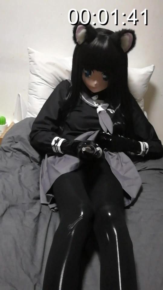 Kigurumi JK制服自慰窒希日常6 之前的稿件投的消失了补发一下，画面因为角度问题有些问题是这样，但是丝袜刚好卡住按摩棒的震动头就很刺激