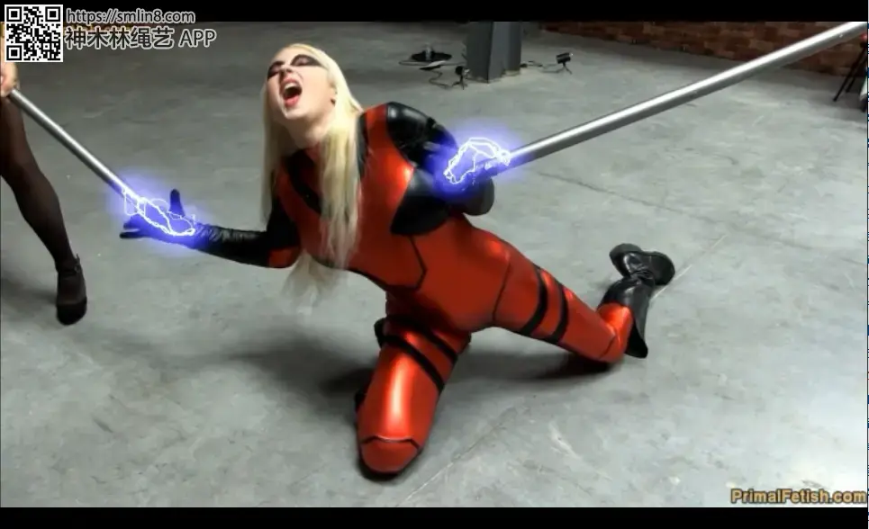 Red Raptor's Dark Addiction https://www.clips4sale.com/studio/53607/16025984/Red Raptor's Dark Addiction XXX MP4 Optimum<br>红衣女英雄在对付反派时被他的老婆和女儿用电击器制服，然后被骗服下了只对超级英雄有效的特殊毒品。最后沦为反派的玩具。