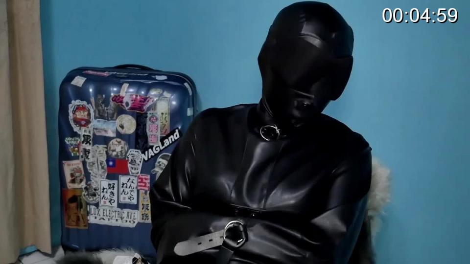 [CoronaDoll] The Breathe Control Training ©CoronaDoll<br><br>Summary:<br><br>Bound body, wearing a leather hood, only through the nose, breathing difficulties.<br>1. plus gas masks<br>2. 2M tube<br>3. Fully enclosed white leather hood<br>4. into the box off for 1 hour